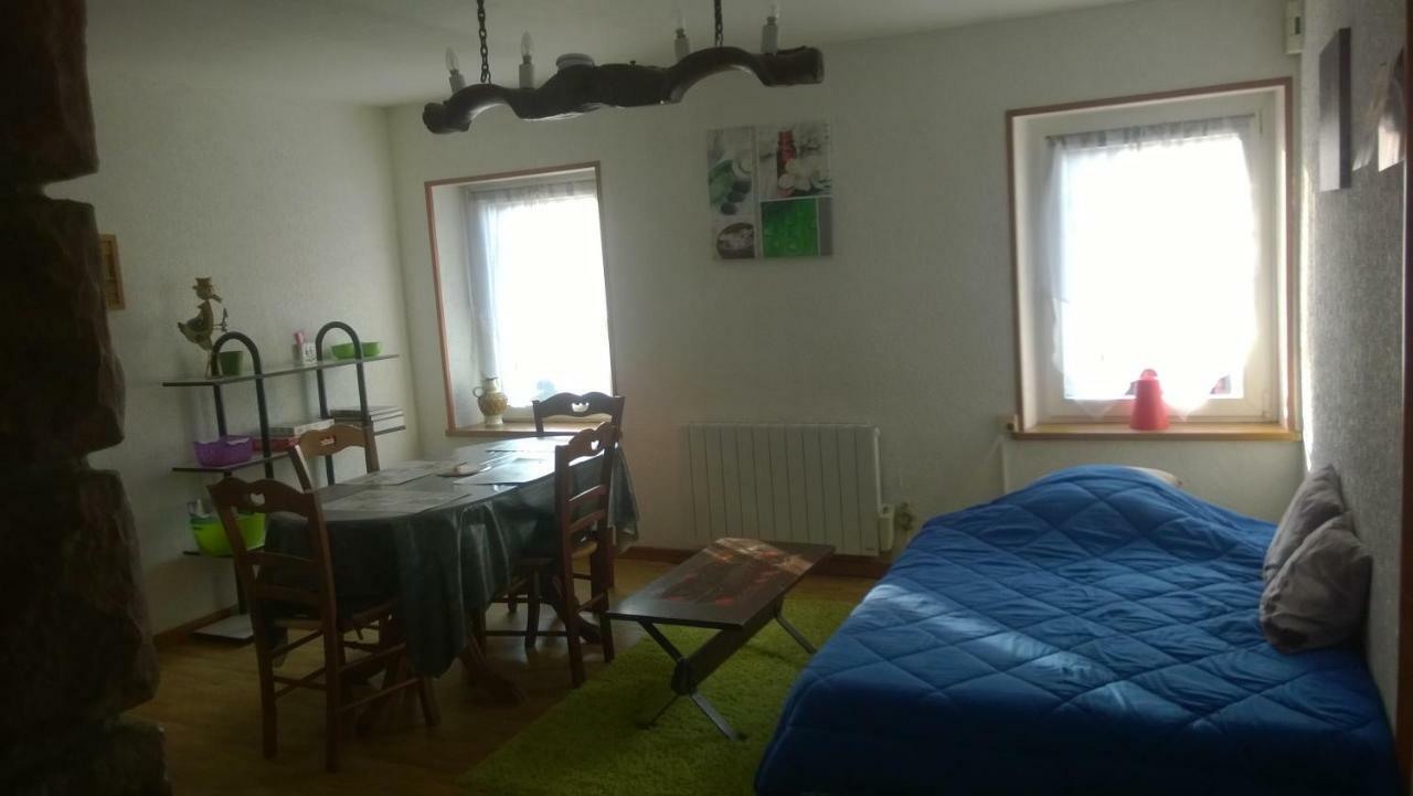 Gite appartement du pays des lacs de Pierre percée Celles-sur-Plaine Esterno foto